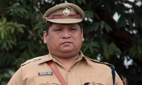 மனைவி இறந்த சில நிமிடங்களில் அசாம் உள்துறை செயலாளர் துப்பாக்கியால் சுட்டு தற்கொலை