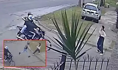 நடந்து சென்ற இளம்பெண்ணிடம் பணம் பறிக்க முயன்ற பைக் கொள்ளையர்கள்... அடுத்து நடந்த டுவிஸ்ட்