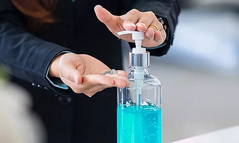 சானிடைசர் வாங்க அடையாள அட்டை கட்டாயம் என அறிவிப்பு