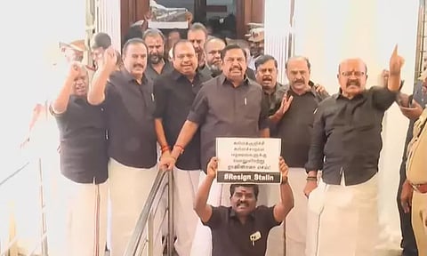 சட்டசபையில் இருந்து அ.தி.மு.க.வினர் வெளிநடப்பு