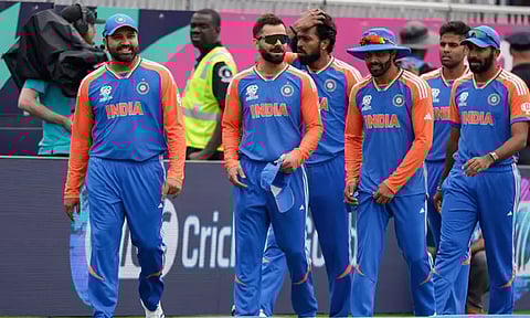 இந்திய அணியில் 2 விராட் கோலி இருக்கின்றனர் - பாக். முன்னாள் கேப்டன் பாராட்டு