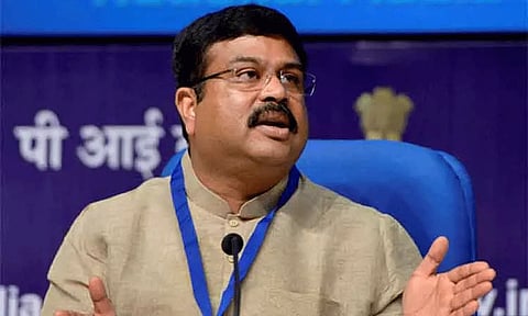 வினாத்தாள் கசிவு விவகாரம்; நீட் தேர்வை ரத்து செய்யாதது ஏன்? - மத்திய கல்வி மந்திரி விளக்கம்