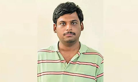 காதல் தோல்வியால் விரக்தி... விமானத்துக்கு வெடிகுண்டு மிரட்டல் விடுத்த பட்டதாரி வாலிபர்