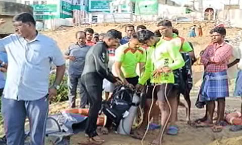 கொள்ளிடம் ஆற்றில் மாயமான 10-ம் வகுப்பு மாணவன்; 2-வது நாளாக தேடும் பணி தீவிரம்