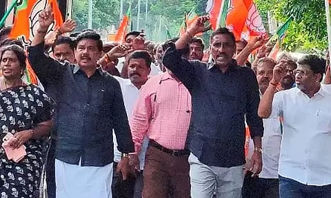 அனுமதியின்றி போராட்டம் - பா.ஜ.க.வினர் மீது வழக்குப்பதிவு