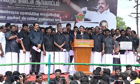 விஷ சாராய விவகாரத்தை கண்டித்து அ.தி.மு.க.வினர் ஆர்ப்பாட்டம்