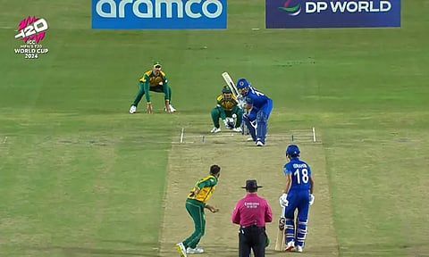 டி20 உலக கோப்பை அரையிறுதி போட்டி: 56 ரன்களில் ஆப்கானிஸ்தானை சுருட்டிய தென்ஆப்பிரிக்கா