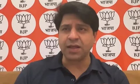 செங்கோலை மாற்றக் கோரிய சமாஜ்வாதி கட்சி: 'செம்மையான ஆட்சிக்கு அடையாளமே செங்கோல்' - பா.ஜனதா விளக்கம்