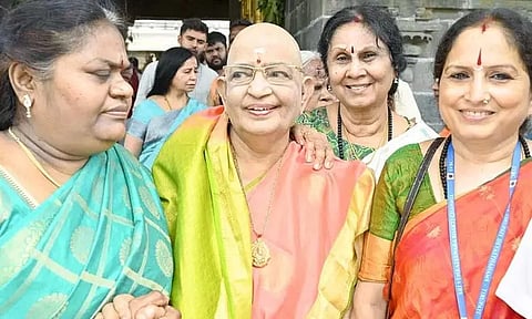 திருப்பதியில் முடிகாணிக்கை செலுத்தி வழிபாடு செய்த பின்னணி பாடகி பி.சுசீலா