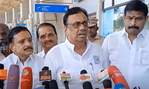 'கள்ளுக்கடைகளை திறப்பது பற்றி தமிழக அரசு பரிசீலனை செய்ய வேண்டும்' - ஈ.வி.கே.எஸ்.இளங்கோவன்