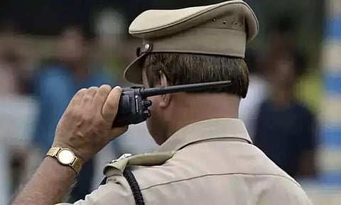 மது வாங்க கொடுத்த பணத்தை செலவு செய்த நண்பனுக்கு தலையில் வெட்டு