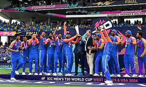 டி20 உலகக்கோப்பை: வெற்றி பெற்ற இந்திய அணி வீரர்களின் நெகிழ்ச்சி புகைப்பட தொகுப்பு