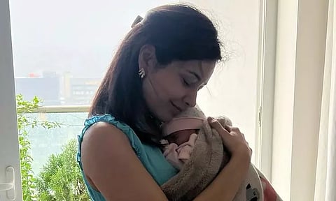 Rashi Khanna with baby in hand.. viral photo