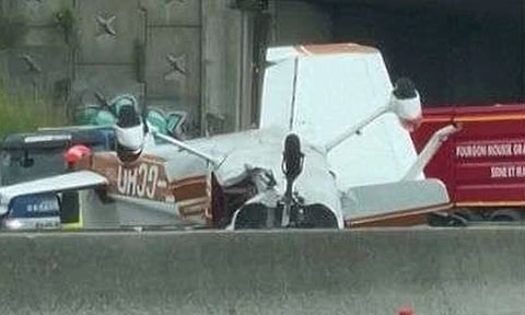 பிரான்சில் சிறிய ரக விமானம் விழுந்து நொறுங்கியதில் 3 பேர் பலி