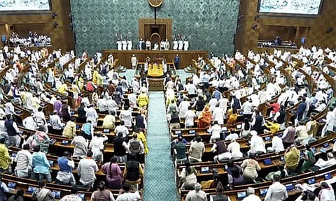 மக்களவை தேதி குறிப்பிடாமல் ஒத்திவைப்பு