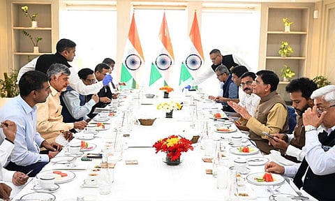 டெல்லி: 6 மத்திய மந்திரிகளுடன் ஆந்திர பிரதேச முதல்-மந்திரி சந்திரபாபு நாயுடு சந்திப்பு