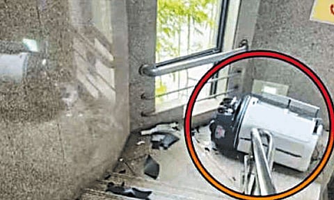 ஓய்வின்றி அதிக வேலை... தற்கொலை செய்து கொண்ட ரோபோ - வினோத சம்பவம்