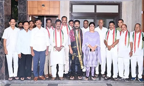 சந்திரசேகர ராவ் கட்சியின் 6 எம்.எல்.சி.க்கள் காங்கிரசில் இணைந்தனர்