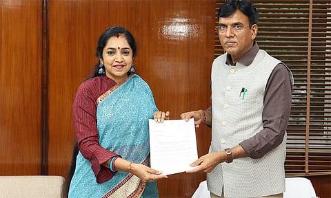 கே.கே.நகர் மருத்துவமனையில் புற்றுநோய் சிகிச்சைப் பிரிவு - மத்திய மந்திரியிடம் தமிழச்சி தங்கபாண்டியன் எம்.பி. கோரிக்கை