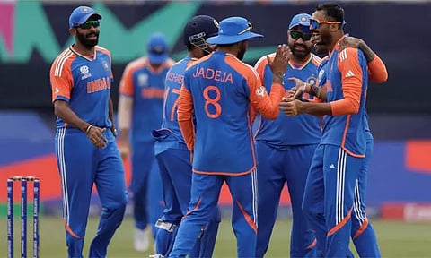 இந்திய அணிக்கு ரூ.11 கோடி பரிசு; மராட்டிய அரசுக்கு கடும் எதிர்ப்பு