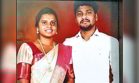 காதல் திருமணம் செய்த வங்கி பெண் ஊழியர் தற்கொலை... கணவரும் தற்கொலை முயற்சி