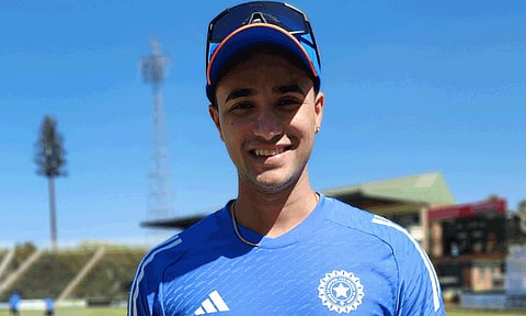 நான் நெருக்கடியை உணரும் போதெல்லாம் அவரிடம் பேட் கேட்பேன் - அபிஷேக் சர்மா