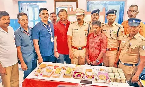 ரெயிலில் கடத்தி வரப்பட்ட ரூ.2 கோடி மதிப்பிலான பணம், நகைகள் பறிமுதல்; ஒருவர் கைது