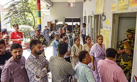 6 மாநிலங்களில் இடைத்தேர்தல்: விறுவிறுப்பாக நடந்த வாக்குப்பதிவு: உத்தரகாண்ட், மேற்கு வங்காளத்தில் வன்முறை