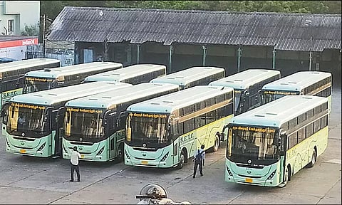 அரசு விரைவு போக்குவரத்து கழகத்தில் படுக்கை, இருக்கை வசதி கொண்ட 200 புதிய பஸ்கள் விரைவில் இயக்கம்