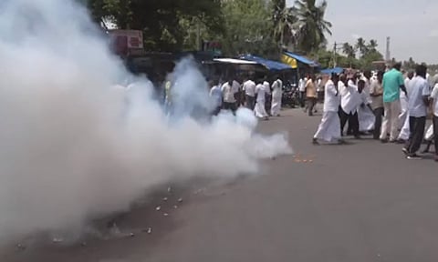 விக்கிரவாண்டி இடைத்தேர்தலில் முன்னிலை: திமுகவினர் கொண்டாட்டம்