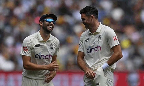 2-வது டெஸ்ட்: ஜேம்ஸ் ஆண்டர்சனுக்கு பதிலாக மாற்று வீரர் இங்கிலாந்து அணியில் சேர்ப்பு