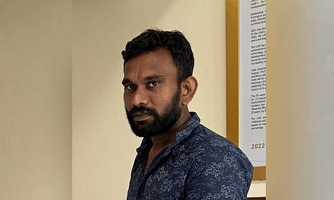 அபுதாபியில், முறையான ஆவணங்கள் இன்றி பணிபுரிந்த தமிழக வாலிபர்: இந்திய தூதரகத்தின் உதவியால் தாயகம் திரும்பினார்