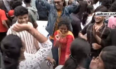 சென்னையில் 3-வது வாரமாக களைகட்டிய 'ஹேப்பி ஸ்ட்ரீட்' கொண்டாட்டம்