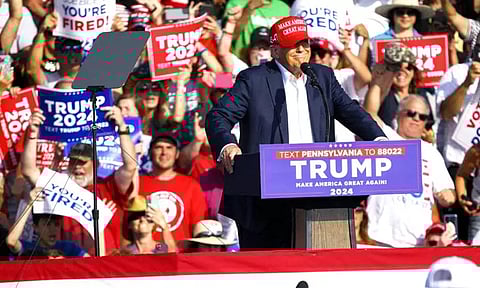 துப்பாக்கி சூடு தாக்குதலின்போது சிறு அசைவால் உயிர் தப்பிய டிரம்ப் - பரபரப்பு வீடியோ