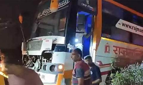 6 killed as truck hits bus on expressway in Gujarat's Anand