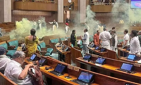 நாடாளுமன்றத்தில் புகுந்து புகைக்குண்டு வீசிய வழக்கில் கூடுதல் குற்றப்பத்திரிகை தாக்கல்