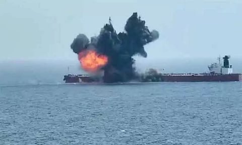 கப்பல்கள் மீது ஹவுதி கிளர்ச்சியாளர்கள் தாக்குதல்