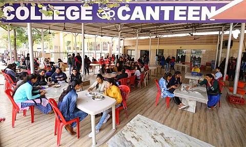 கல்லூரி கேண்டீன்களில் ஆரோக்கியமற்ற உணவுப்பொருட்கள் விற்க தடை - யு.ஜி.சி. உத்தரவு