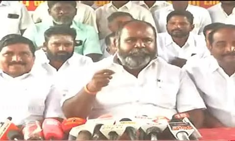 கறந்த பால் மடி புகாது, கருவாடு மீன் ஆகாது... அ.தி.மு.க.வில் சசிகலாவுக்கு மீண்டும் இடம் கிடையாது - ஆர்.பி. உதயகுமார்