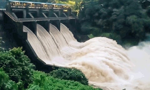 கேரளாவில் கனத்த மழை - ஆற்று நீரில் அடித்து செல்லப்பட்டவர் பலி