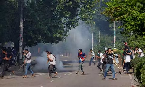 வங்காளதேசத்தில் வன்முறை: இந்தியர்கள் வெளியே வருவதை தவிர்க்க வேண்டும் - தூதரகம் வேண்டுகோள்