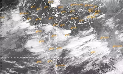 வங்கக்கடலில் நிலவிய குறைந்த காற்றழுத்த தாழ்வு பகுதி வலுவடைந்தது - இந்திய வானிலை ஆய்வு மையம்