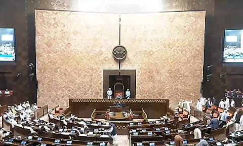 பட்ஜெட்டில் பாரபட்சம்: மாநிலங்களவையில் அமளி - எதிர்க்கட்சி எம்.பி.க்கள் வெளிநடப்பு