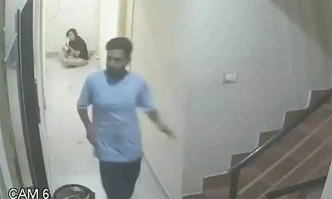 காதலிக்கு அடைக்கலம் கொடுத்ததால் இளம்பெண்ணை கொன்ற வாலிபர்