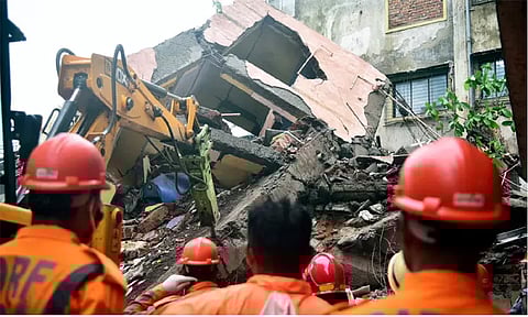 நவி மும்பையில் 4 மாடி கட்டிடம் இடிந்து விழுந்து விபத்து: