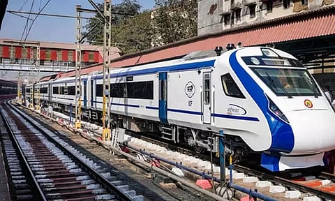 சேலம் வழியாக எர்ணாகுளம்- பெங்களூரு இடையே வந்தே பாரத் சிறப்பு ரெயில் இயக்கம்