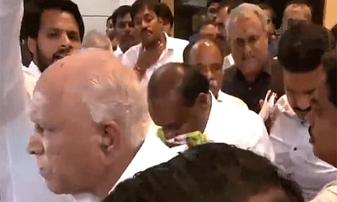 மத்திய மந்திரி குமாரசாமிக்கு திடீரென மூக்கில் இருந்து கொட்டிய ரத்தம்: மருத்துவமனையில் அனுமதி