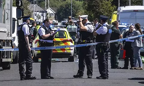 இங்கிலாந்தில் கத்திக்குத்து தாக்குதல்: 2 சிறுவர்கள் பலி-9 பேர் காயம்