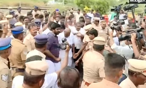 கப்பலூர் சுங்கச்சாவடி: போராட்டத்தில் ஈடுபட்ட ஆர்.பி.உதயகுமார் கைது