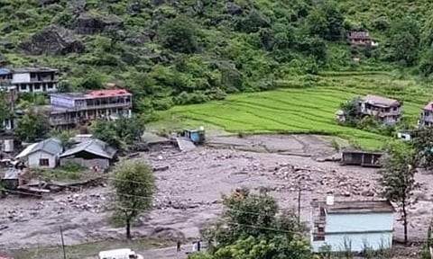 இமாச்சல பிரதேசத்தில் திடீர் மேக வெடிப்பு: 20 பேர் மாயம் - பேரிடர் மீட்புப்படையினர் விரைவு